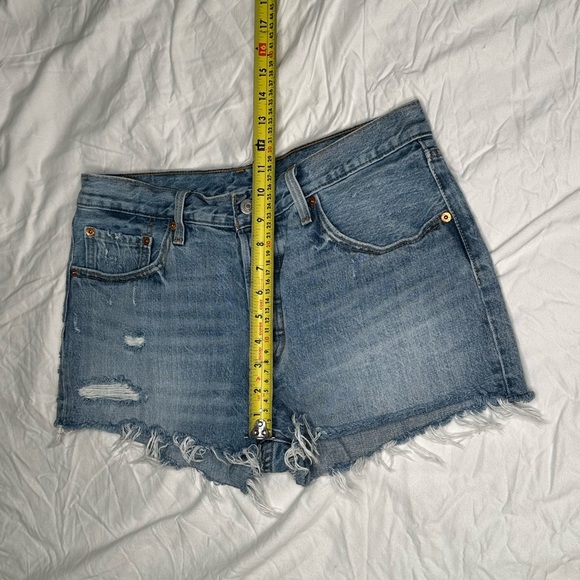 Levi’s 501 Cutoff Denim Shorts - Size 31 - Light Wash - Distressed Style - Picture 9 of 10